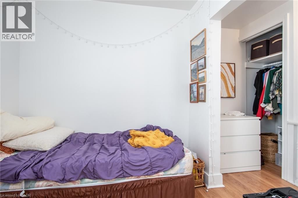 B - 72 WATERLOO AVENUE Image 21