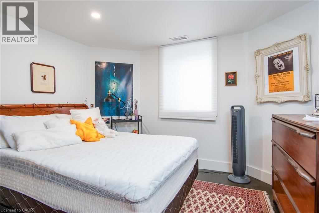 B - 72 WATERLOO AVENUE Image 22