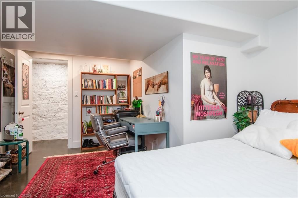 B - 72 WATERLOO AVENUE Image 23