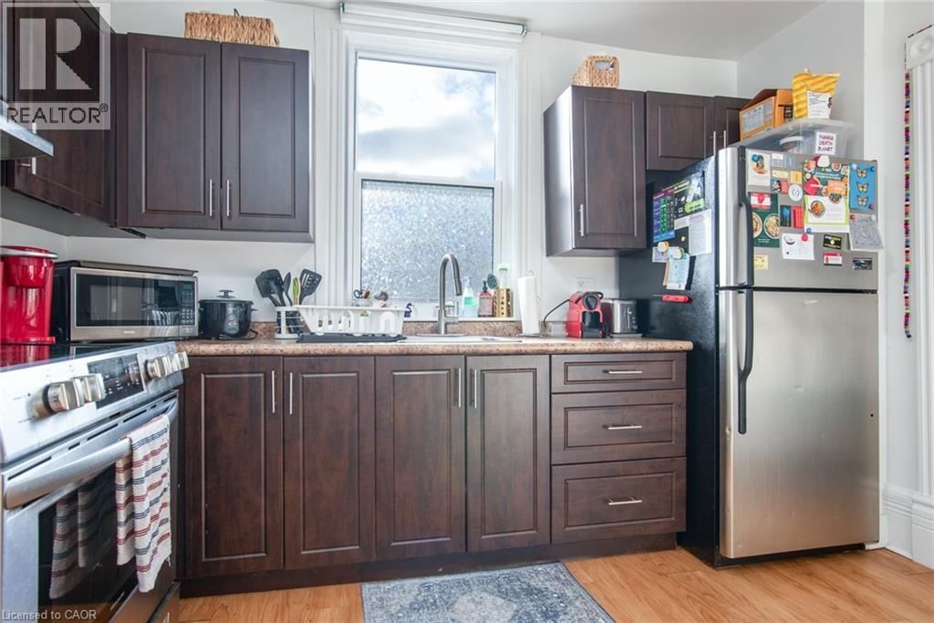 B - 72 WATERLOO AVENUE Image 9