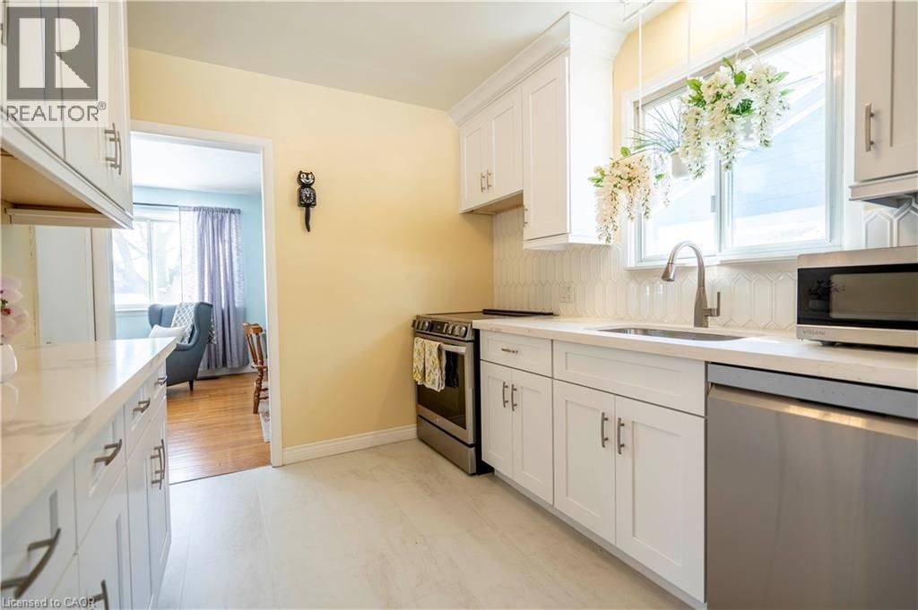 1034 WINTERHALT AVENUE Image 15