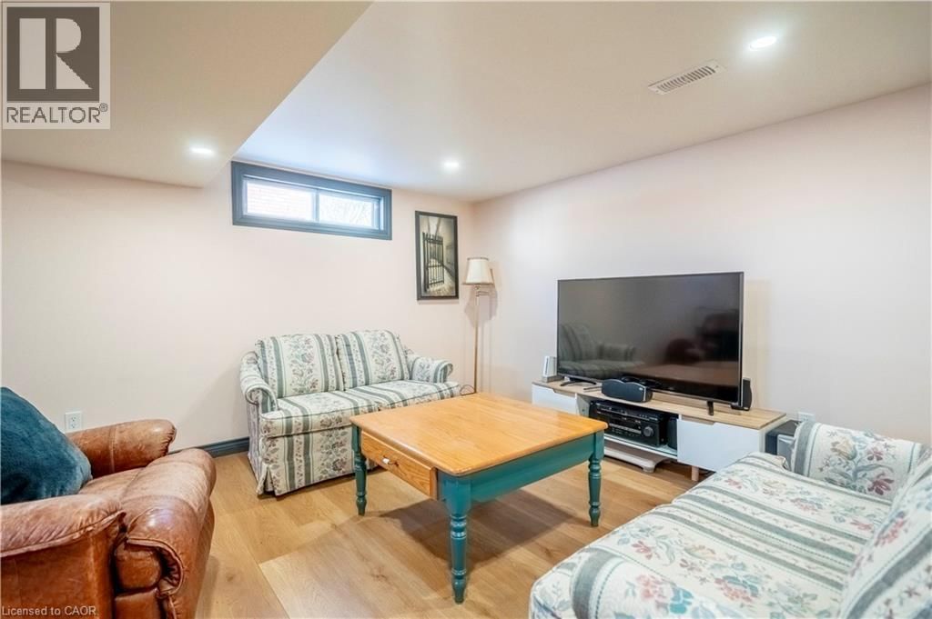 1034 WINTERHALT AVENUE Image 27