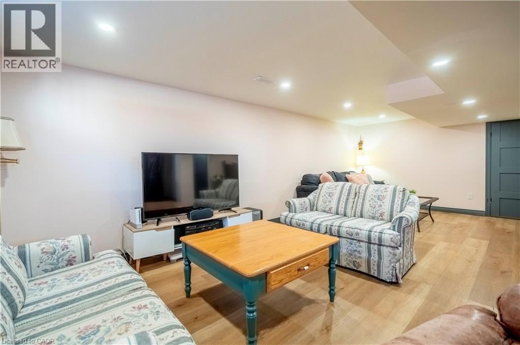 1034 WINTERHALT AVENUE Image 29