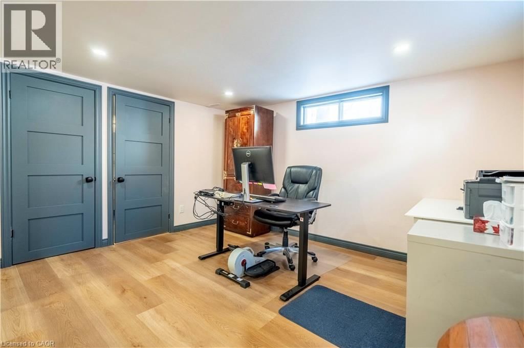 1034 WINTERHALT AVENUE Image 30