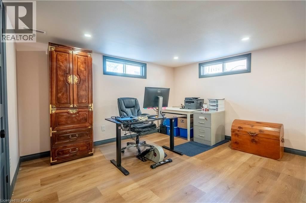 1034 WINTERHALT AVENUE Image 31