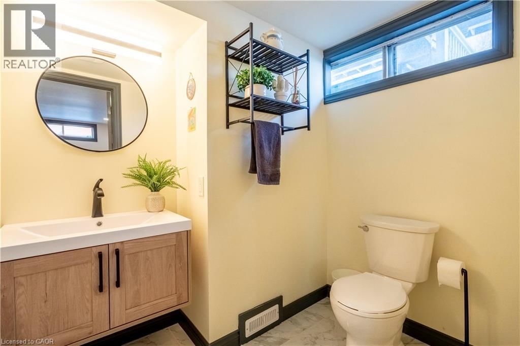 1034 WINTERHALT AVENUE Image 32