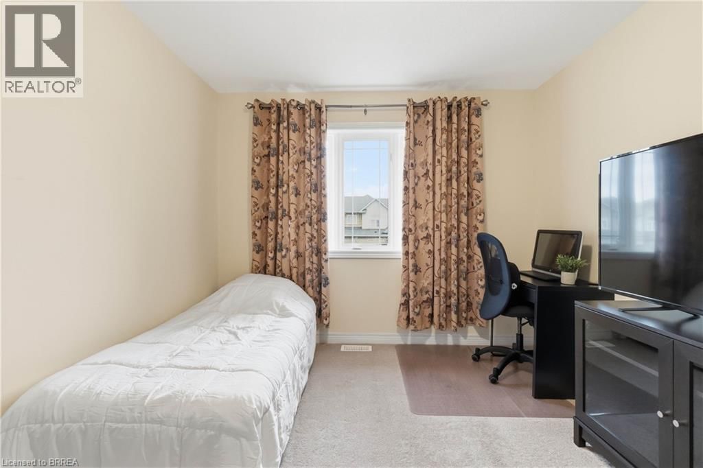 1 CHARLESWOOD CRESCENT Image 27