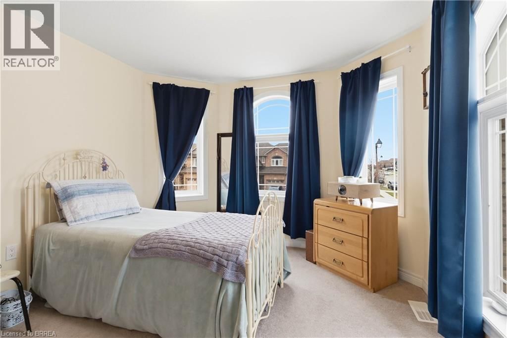 1 CHARLESWOOD CRESCENT Image 32