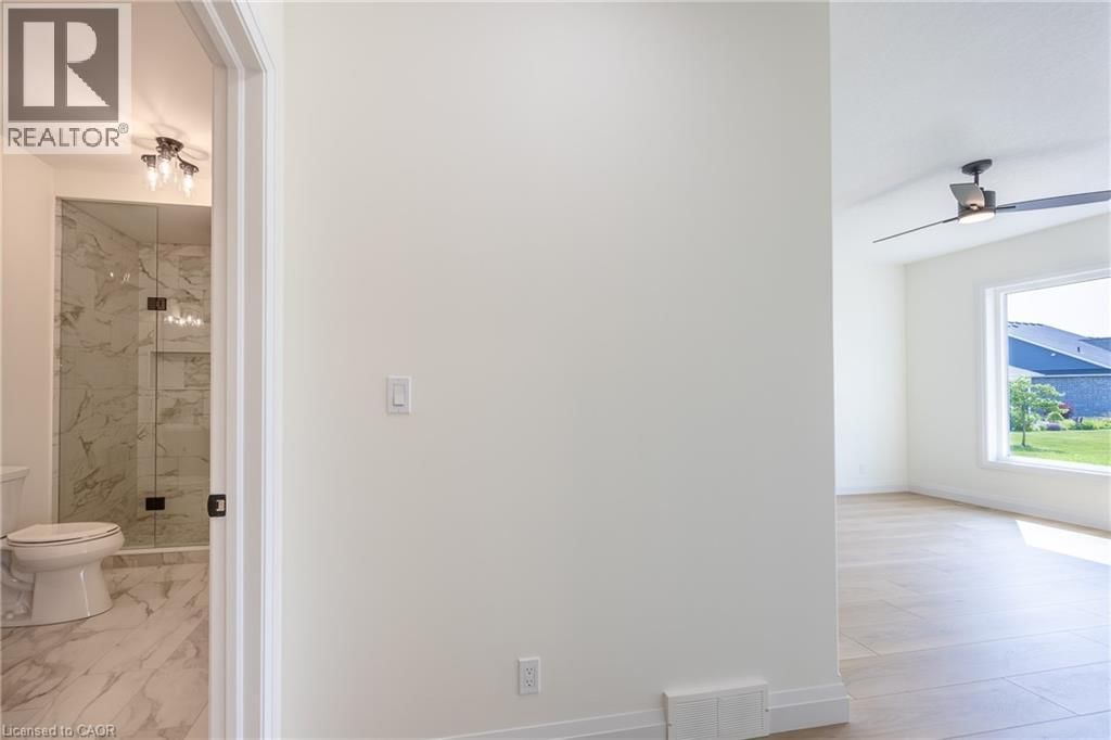 218 SCHOONER DRIVE Image 18