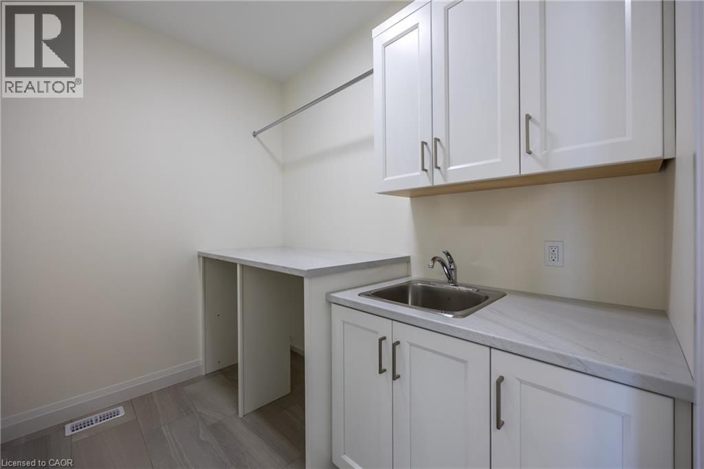 218 SCHOONER DRIVE Image 9