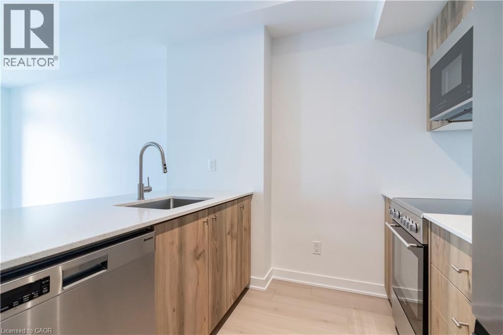 1807 - 25 WELLINGTON STREET SOUTH Image 11