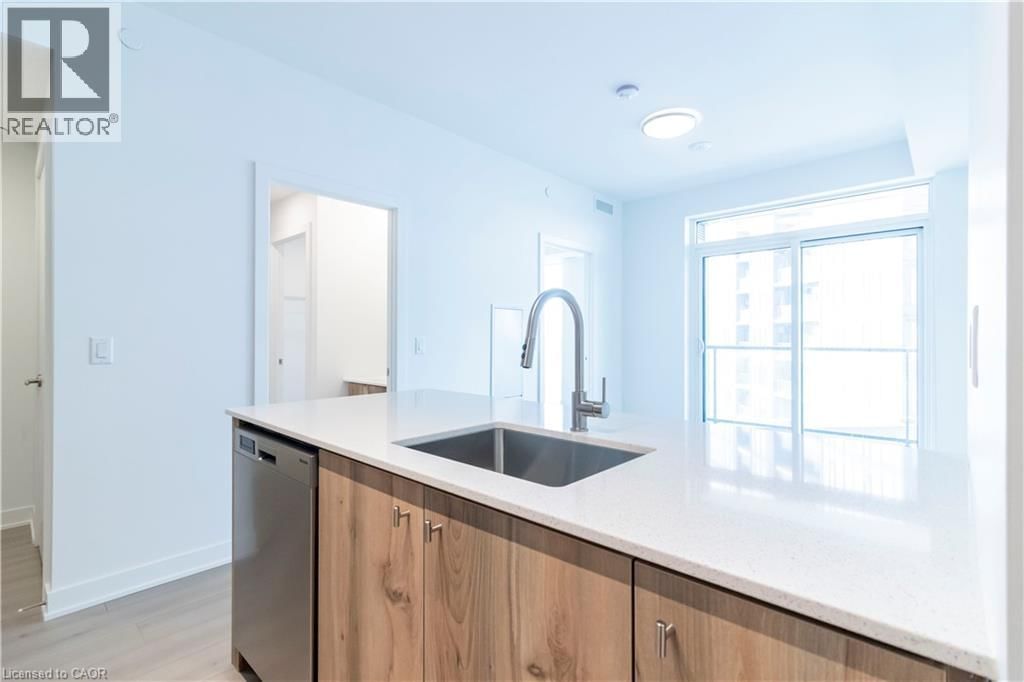 1807 - 25 WELLINGTON STREET SOUTH Image 12