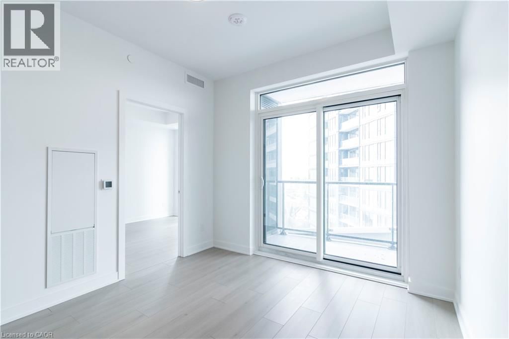 1807 - 25 WELLINGTON STREET SOUTH Image 13