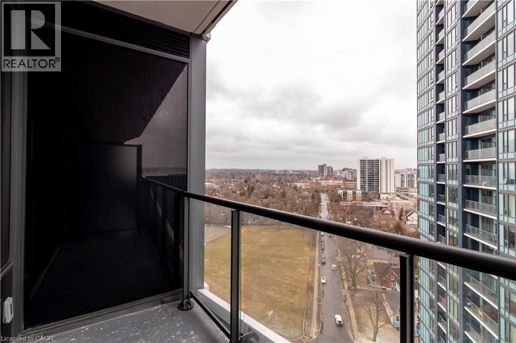 1807 - 25 WELLINGTON STREET SOUTH Image 14