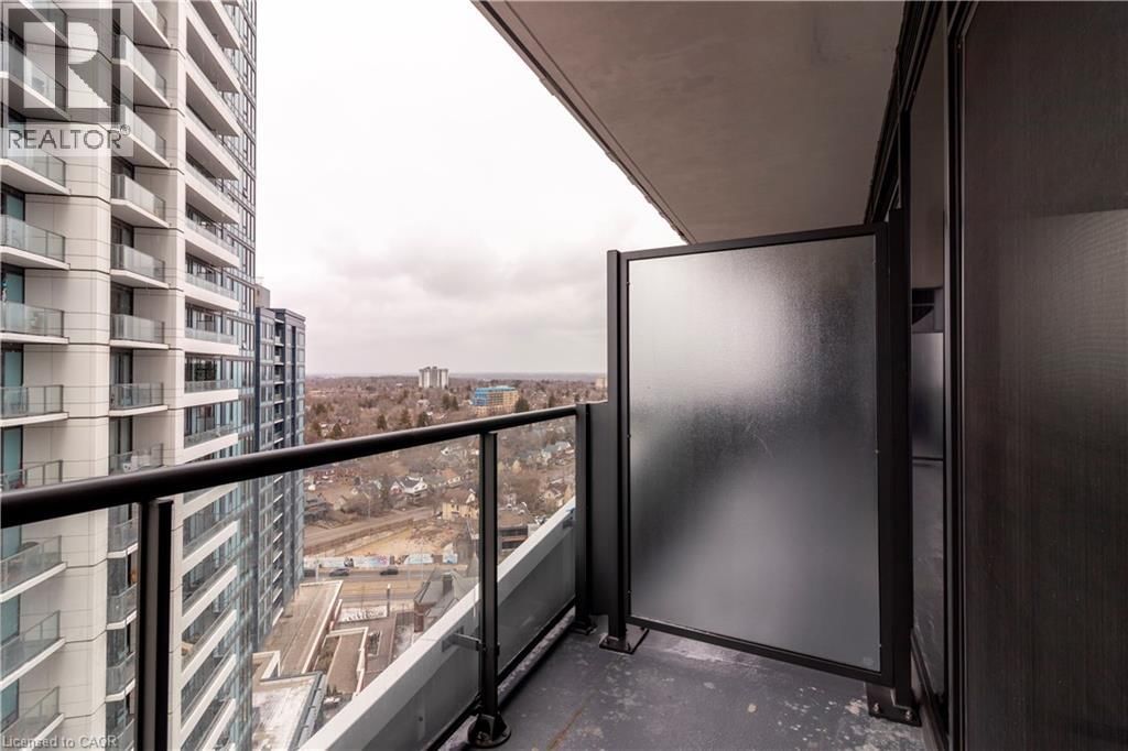 1807 - 25 WELLINGTON STREET SOUTH Image 17