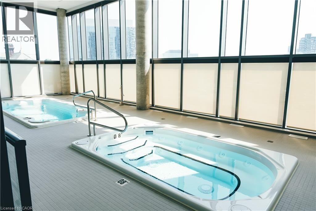 1807 - 25 WELLINGTON STREET SOUTH Image 32