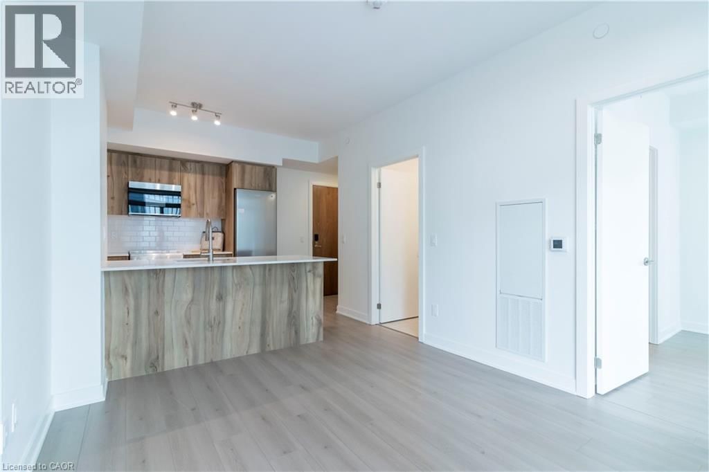 1807 - 25 WELLINGTON STREET SOUTH Image 6