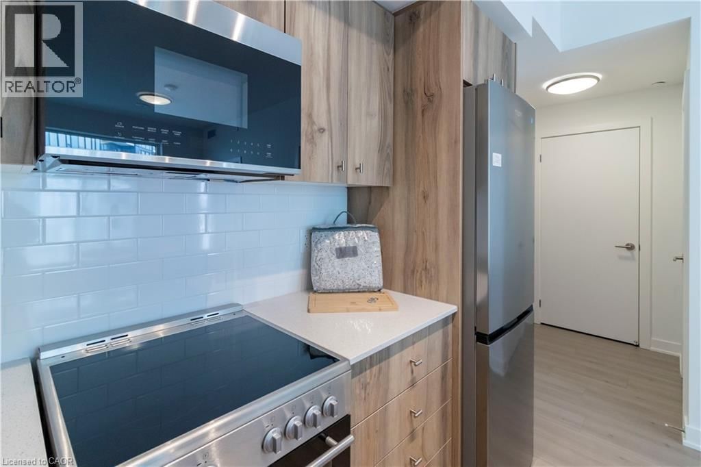 1807 - 25 WELLINGTON STREET SOUTH Image 9