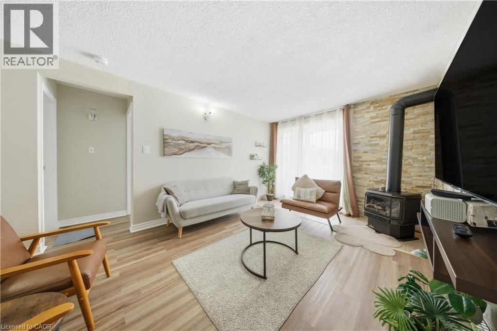 28 - 1096 JALNA BOULEVARD Image 16