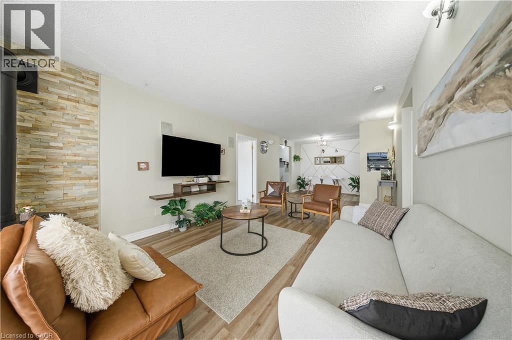 28 - 1096 JALNA BOULEVARD Image 18