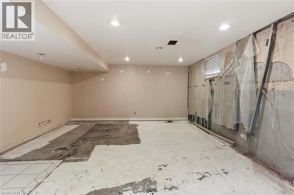 627 UPPER SHERMAN AVENUE Image 32