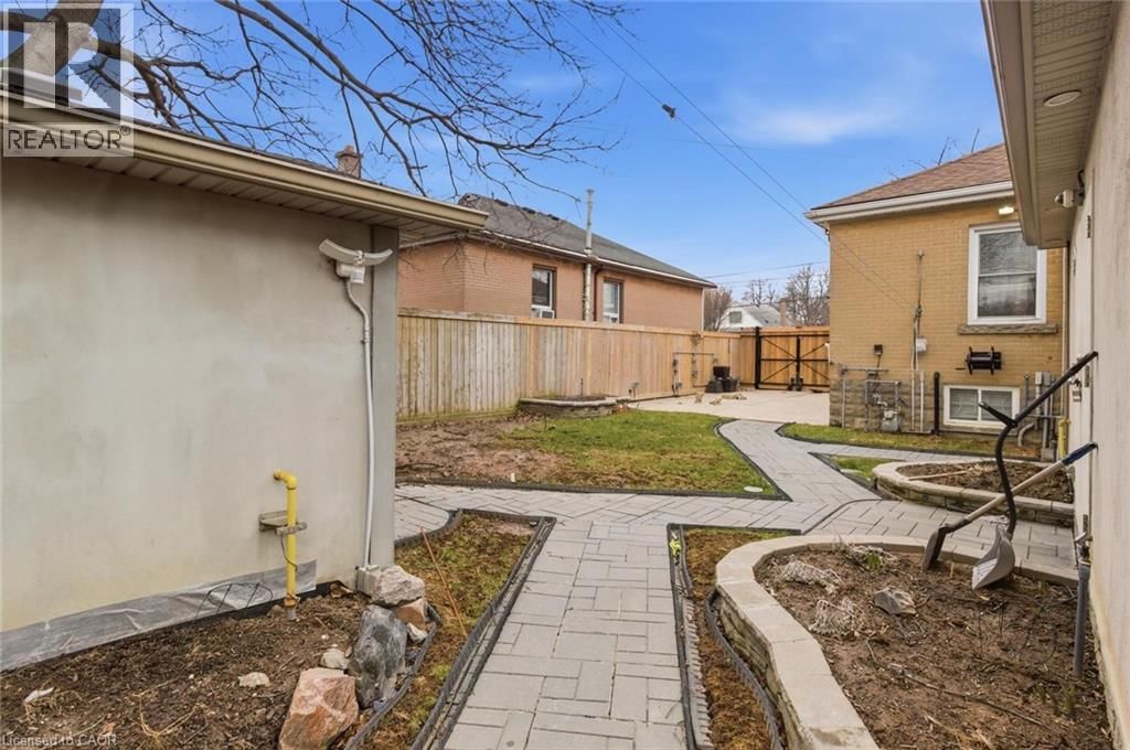 627 UPPER SHERMAN AVENUE Image 38