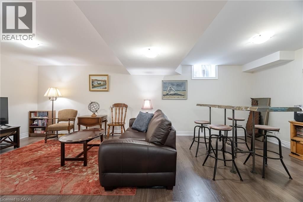 47 WINDSOR CIRCLE Image 35