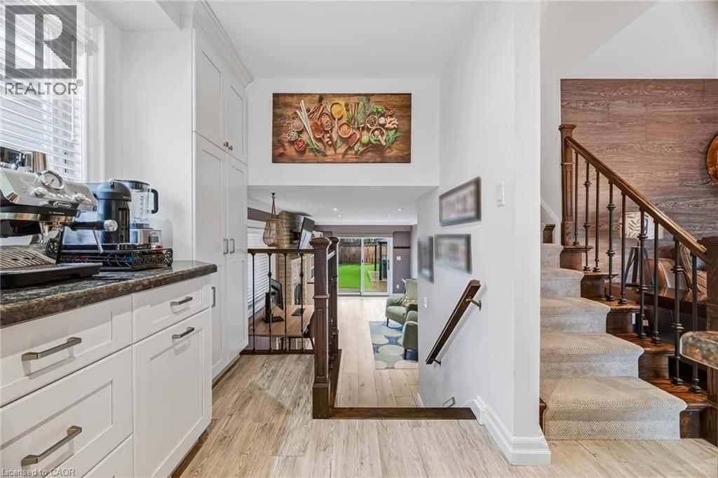 6370 ATHERLY CRESCENT Image 18