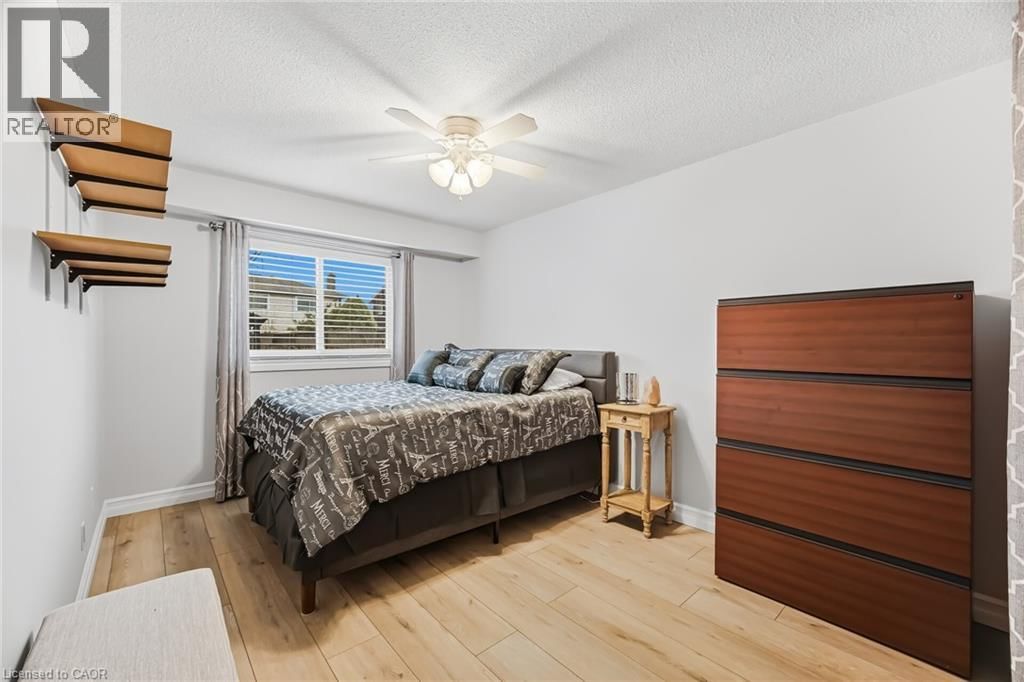 6370 ATHERLY CRESCENT Image 23