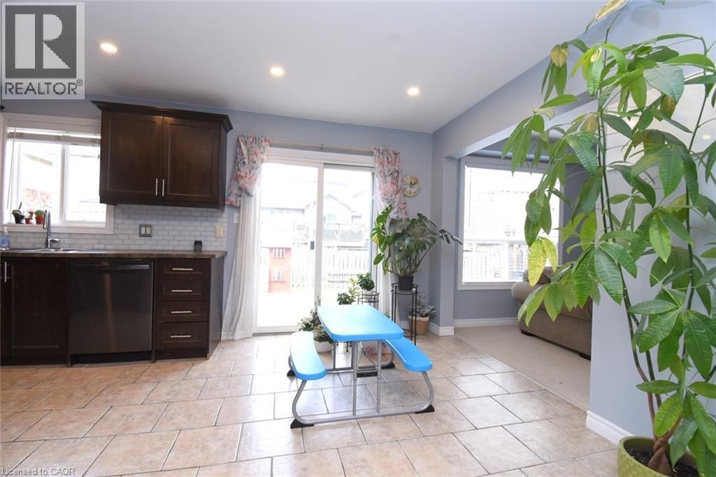 16 MIDANBURY WAY Image 10