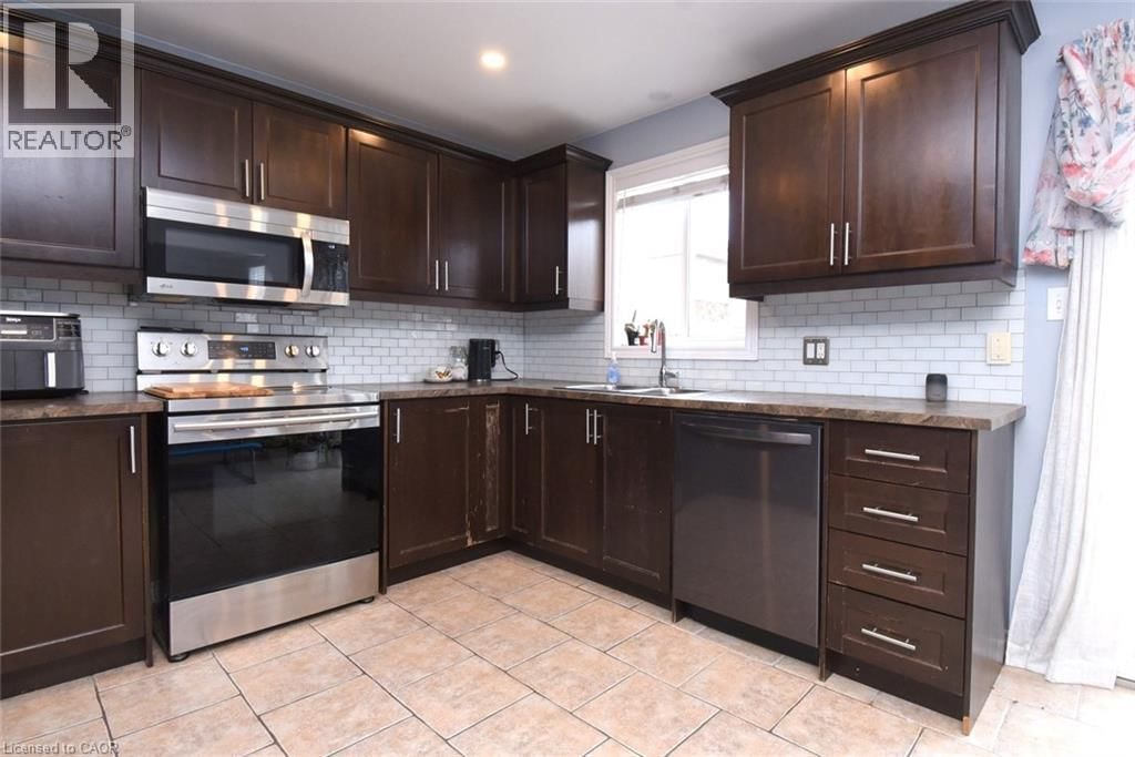 16 MIDANBURY WAY Image 11