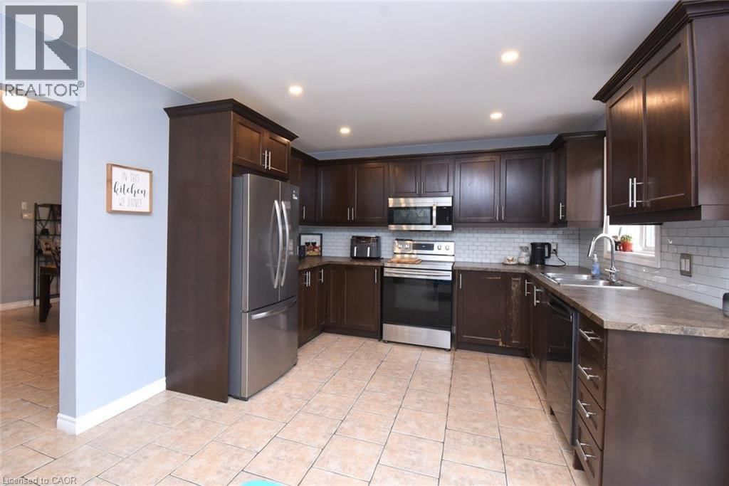 16 MIDANBURY WAY Image 12