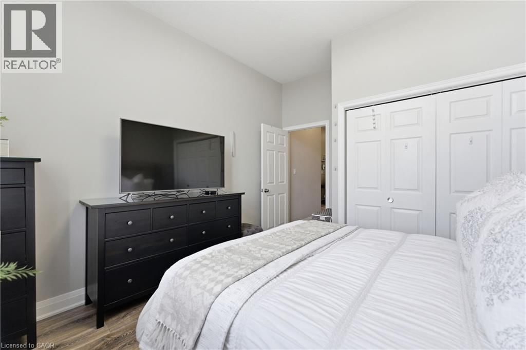 322 - 262 DUNDAS STREET EAST Image 12