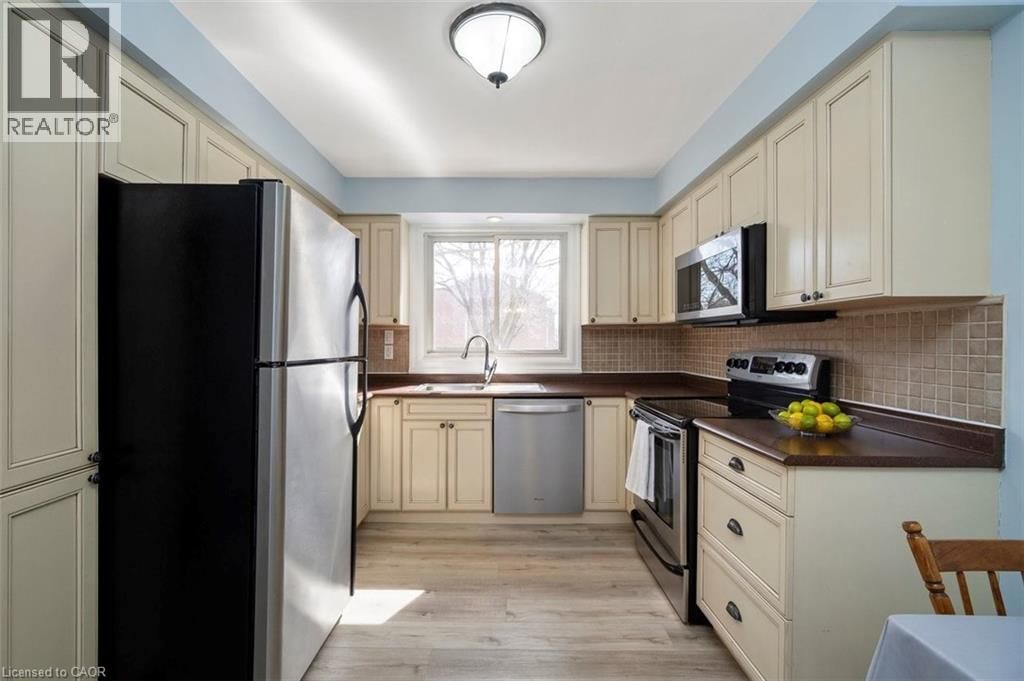 7 - 121 MORGAN AVENUE Image 3