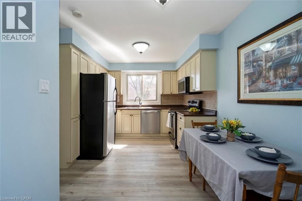 7 - 121 MORGAN AVENUE Image 5