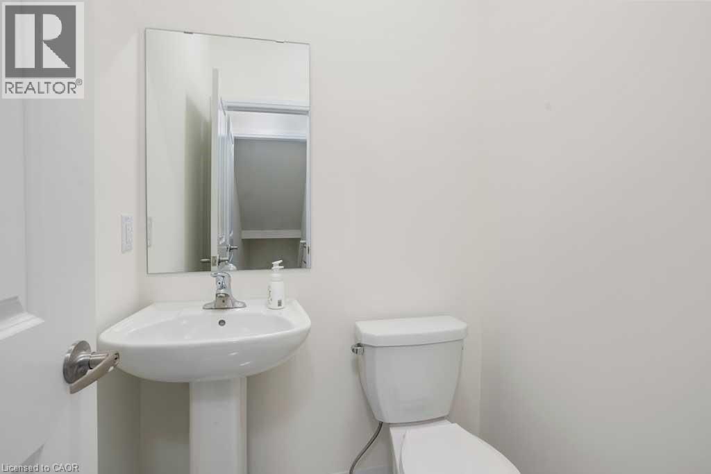 456 ADELAIDE STREET Image 14