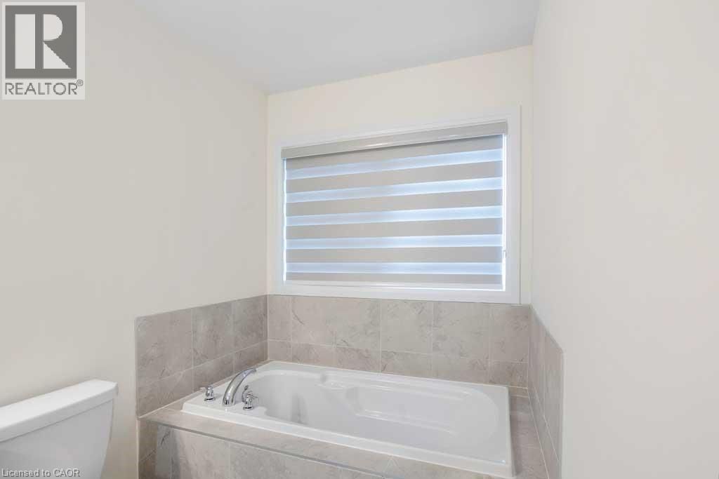 456 ADELAIDE STREET Image 21