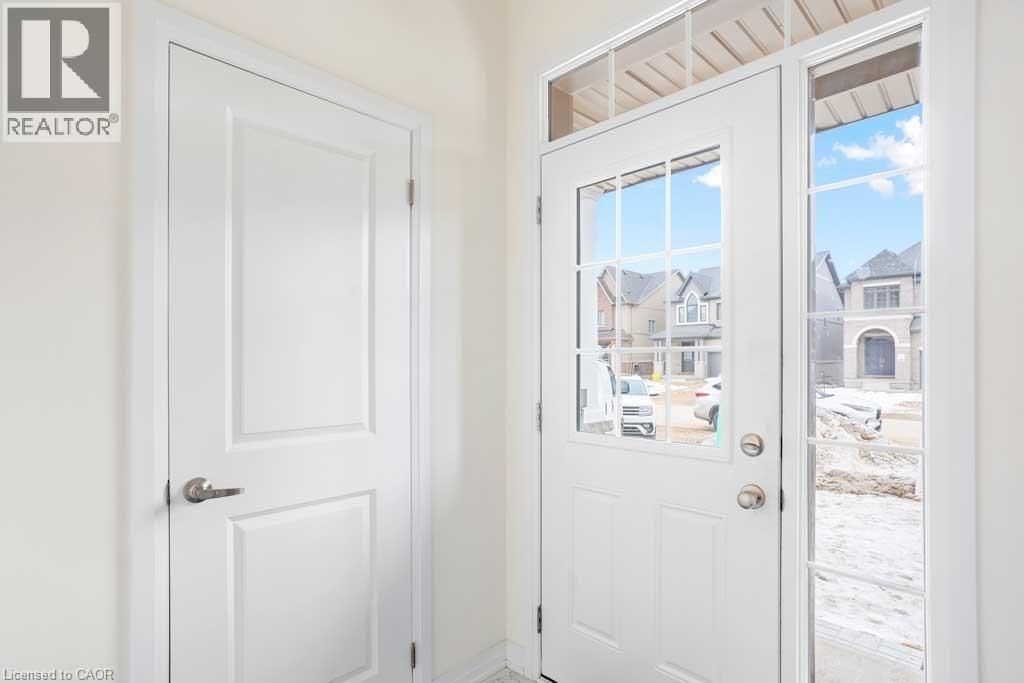 456 ADELAIDE STREET Image 4