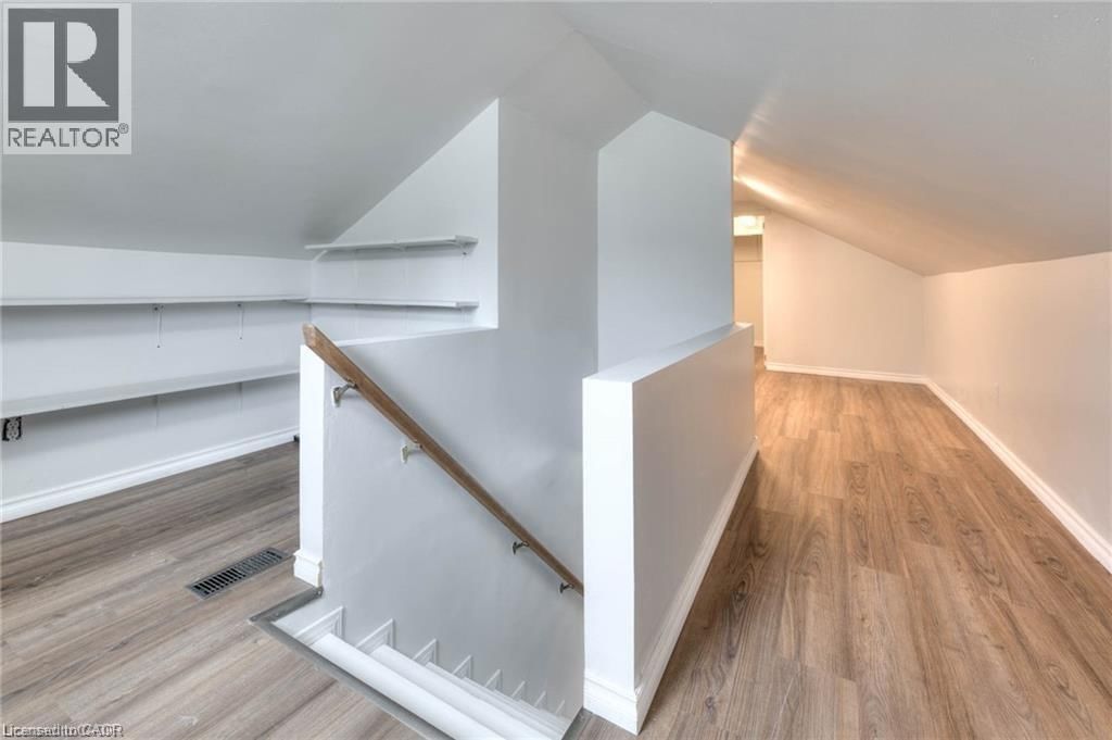 839 STIRLING AVENUE SOUTH Image 15