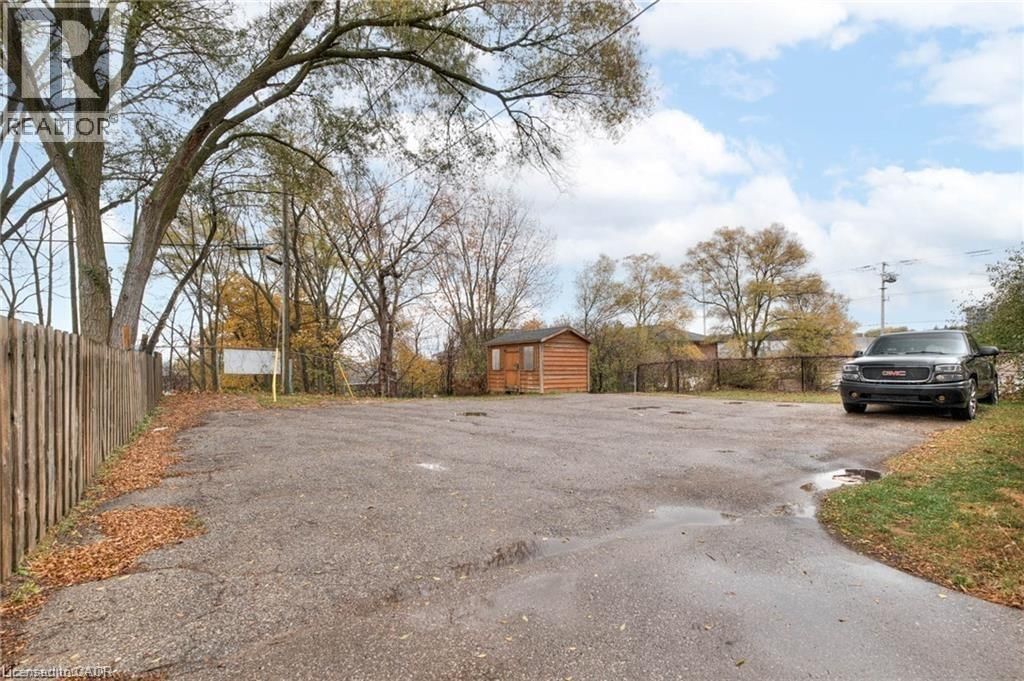 839 STIRLING AVENUE SOUTH Image 31