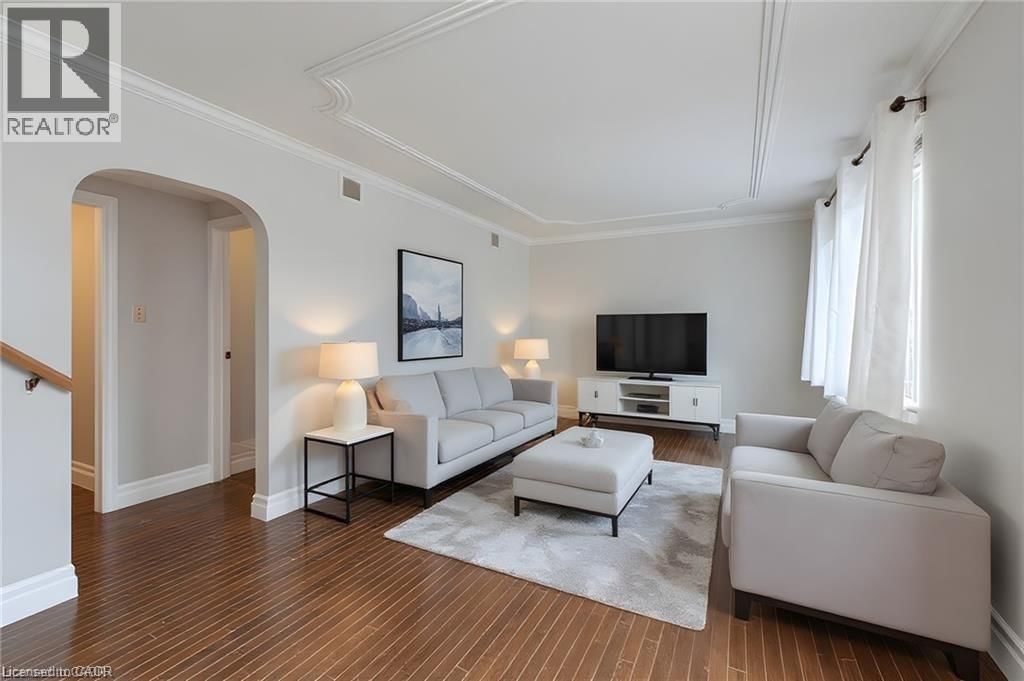 839 STIRLING AVENUE SOUTH Image 8