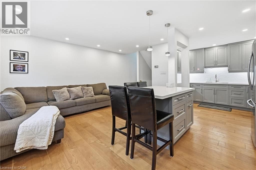 112 - 680 REGENCY COURT Image 10