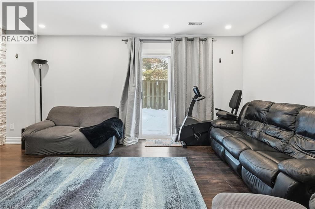 112 - 680 REGENCY COURT Image 34