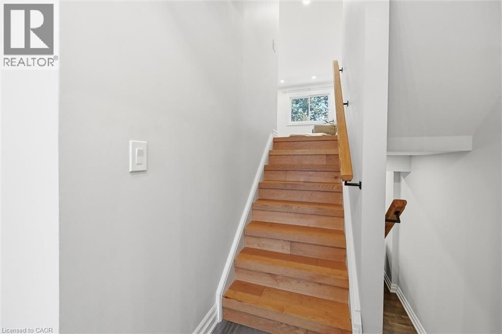 112 - 680 REGENCY COURT Image 4