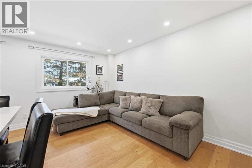 112 - 680 REGENCY COURT Image 6