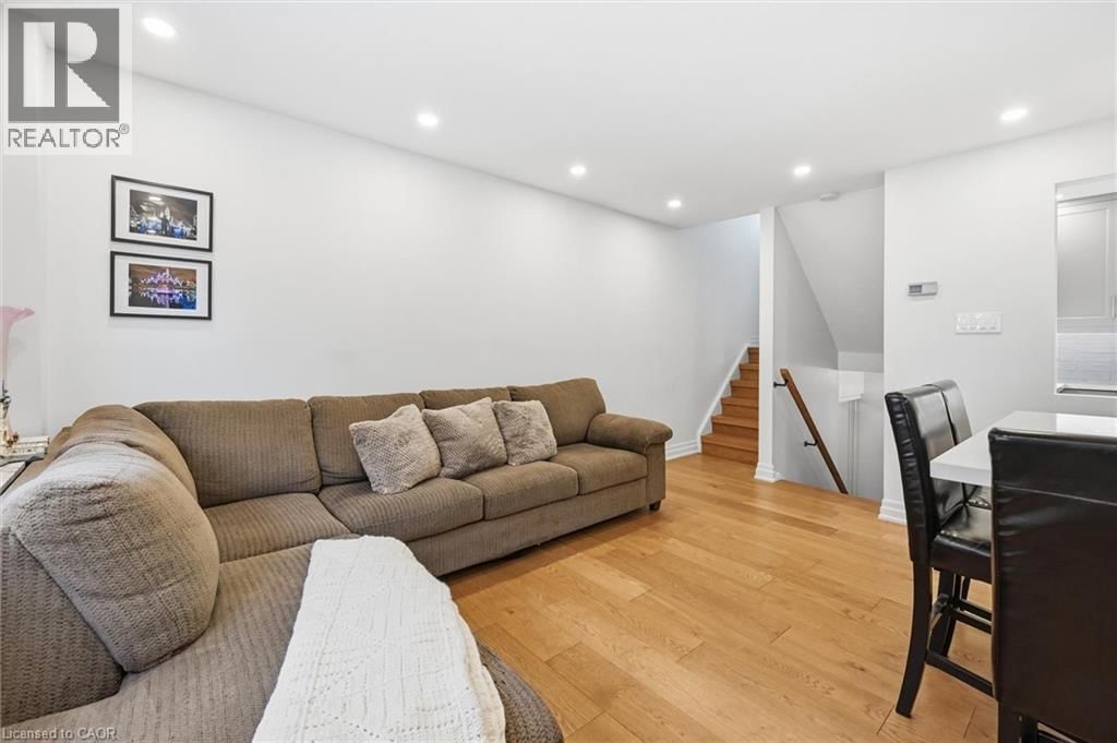 112 - 680 REGENCY COURT Image 7