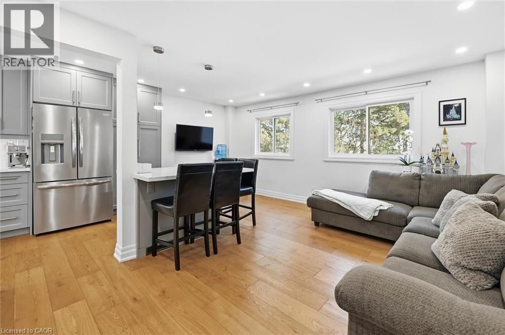 112 - 680 REGENCY COURT Image 8