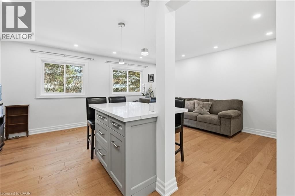 112 - 680 REGENCY COURT Image 9