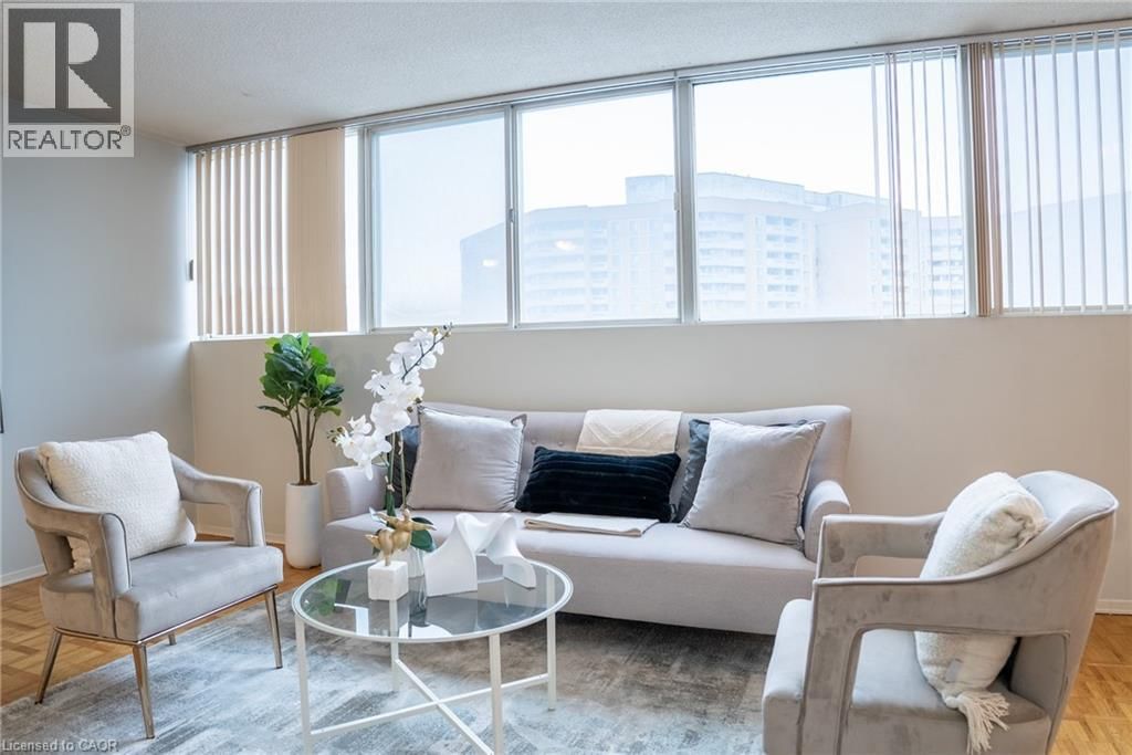 1103 - 3700 KANEFF CRESCENT Image 4