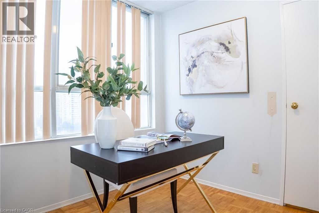 1103 - 3700 KANEFF CRESCENT Image 7